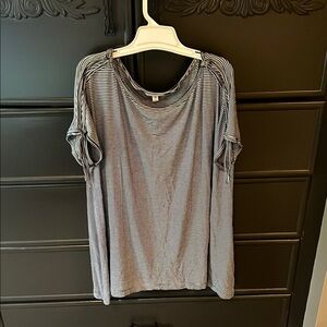 Max Studio black and white top